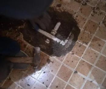 重庆县卫生间漏水维修公司为您分享下卫生间渗水如何处理及注意事项